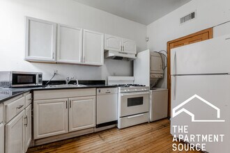 241 W Scott St in Chicago, IL - Building Photo - Building Photo
