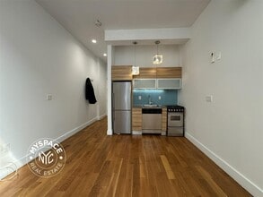 1002 Bushwick Ave, Unit 1E in Brooklyn, NY - Foto de edificio - Building Photo