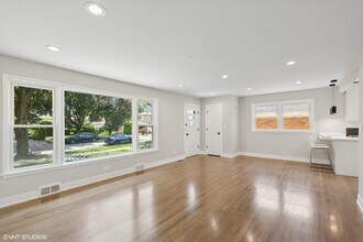 5136 Coyle Ave in Skokie, IL - Building Photo - Building Photo