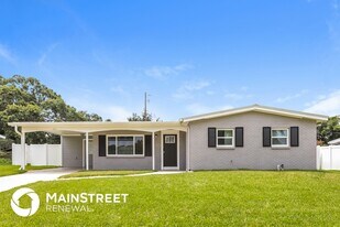 215 Cranberry Ln in Brandon, FL - Building Photo