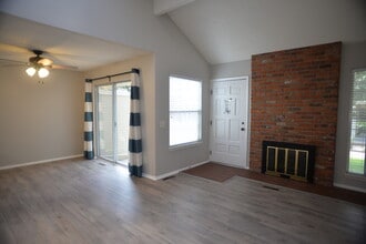 2862 W Long Dr, Unit D in Littleton, CO - Building Photo - Building Photo
