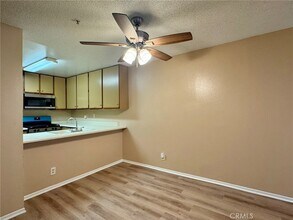 450 E 4th St in Santa Ana, CA - Foto de edificio - Building Photo