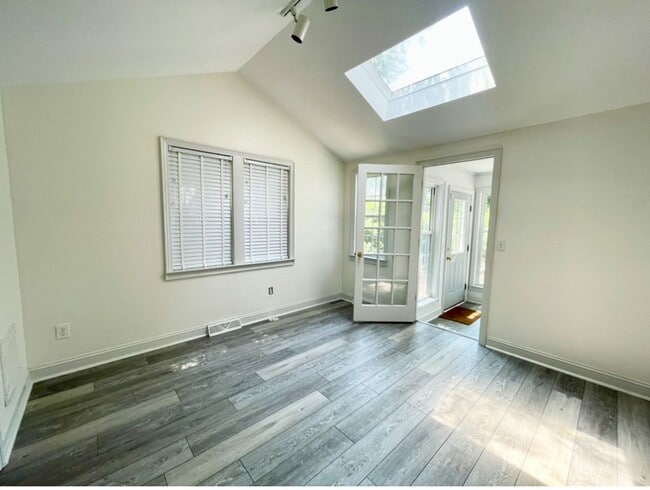 4110 Cassina Rd in Columbia, SC - Foto de edificio - Building Photo