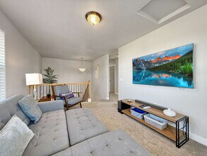 237 W Alder St in Sequim, WA - Foto de edificio - Building Photo