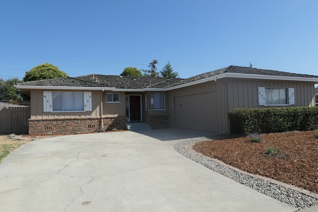 614 Martinelli St in Watsonville, CA - Building Photo