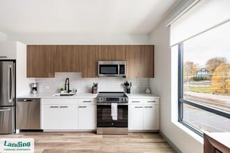 39 Railroad Ave, Unit 422 in Haverhill, MA - Building Photo - Building Photo