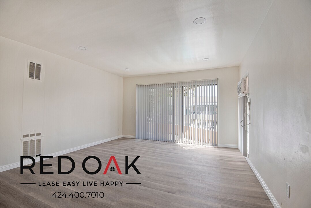 1327 Laurel Ave in West Hollywood, CA - Building Photo