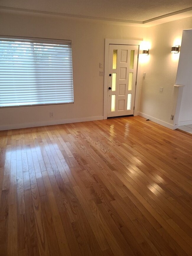 1118 W Cruces St in Los Angeles, CA - Building Photo - Building Photo