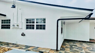 3182 SW 25th Ter in Miami, FL - Building Photo - Building Photo