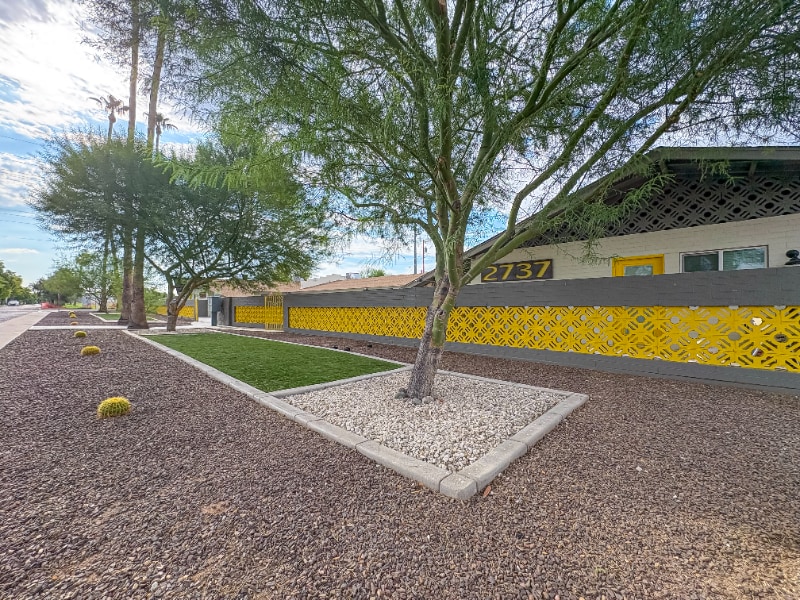 2737 E Glenrosa Ave in Phoenix, AZ - Building Photo