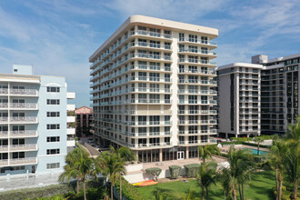 Ocean 88 in Surfside, FL - Foto de edificio - Building Photo