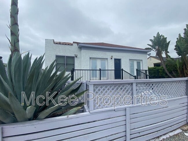 142 24th St in San Diego, CA - Foto de edificio - Building Photo