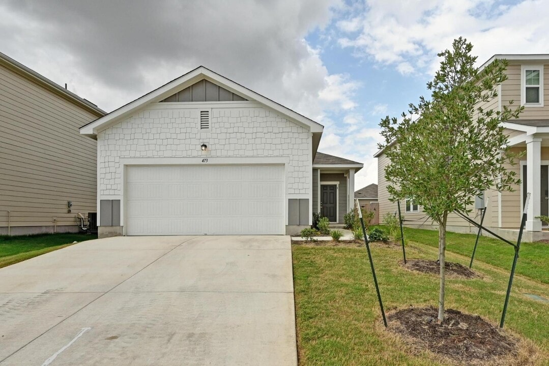 473 Thistle Ln in Maxwell, TX - Building Photo