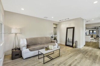 6500 SW 38th St in Miami, FL - Building Photo - Building Photo