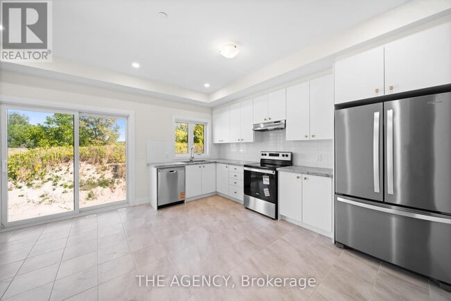 22 Marret Ln in Clarington, ON - Building Photo - Building Photo