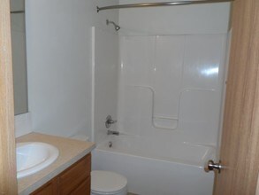 520 Stonemont Dr in Manhattan, KS - Building Photo - Building Photo