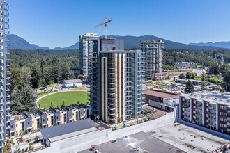 Hunter at Lynn Creek in North Vancouver District, BC - Building Photo - Building Photo