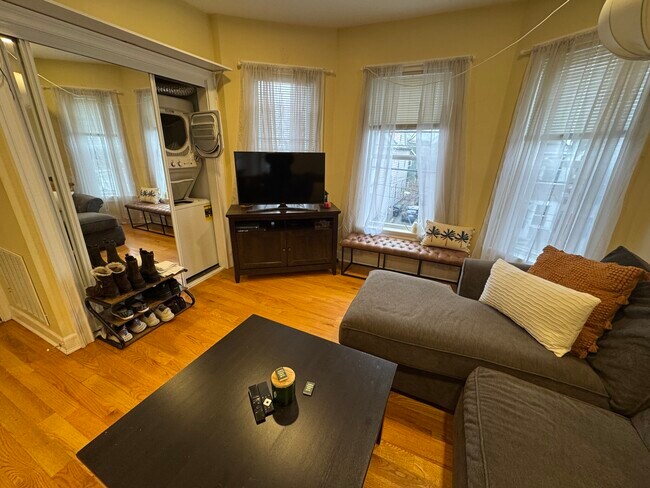 10 Jay St, Unit 2 in Cambridge, MA - Building Photo - Building Photo