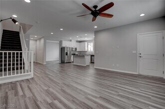 1040 Via Panfilo Ave in Henderson, NV - Building Photo - Building Photo