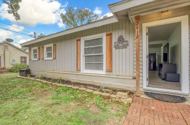 2412 Cravens Rd in Fort Worth, TX - Building Photo - Building Photo
