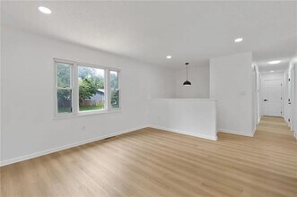 804 S Montclaire Dr in Olathe, KS - Building Photo - Building Photo