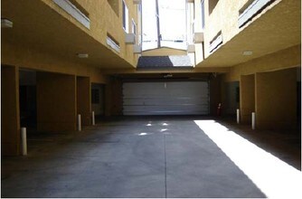 Ridgemont Condominiums in Long Beach, CA - Building Photo - Building Photo