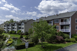 Normandy Village in Nanuet, NY - Foto de edificio - Primary Photo