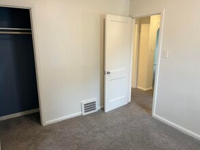 24643 Princeton St in Dearborn, MI - Building Photo - Building Photo
