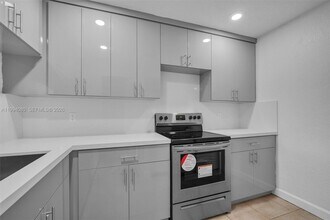 10015 NW 4th St in Pembroke Pines, FL - Building Photo - Building Photo