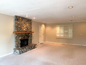 122 Los Patios in Los Gatos, CA - Foto de edificio - Building Photo