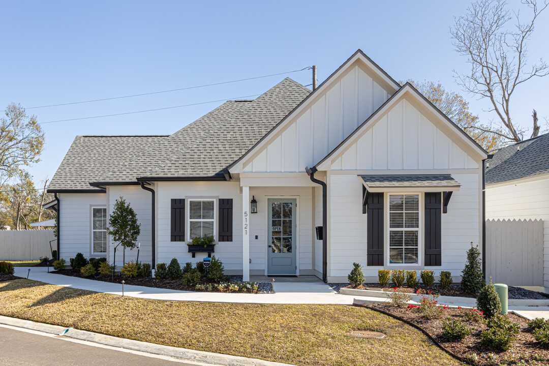 Country Club Cottages in Lake Charles, LA - Building Photo