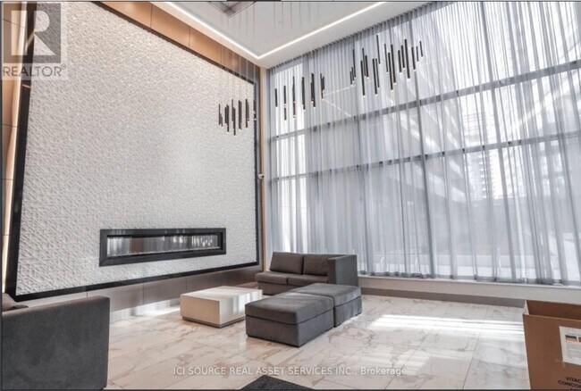 36 Forest Manor Rd in Toronto, ON - Building Photo - Building Photo