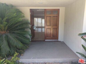 1156 Las Pulgas Pl in Los Angeles, CA - Building Photo - Building Photo