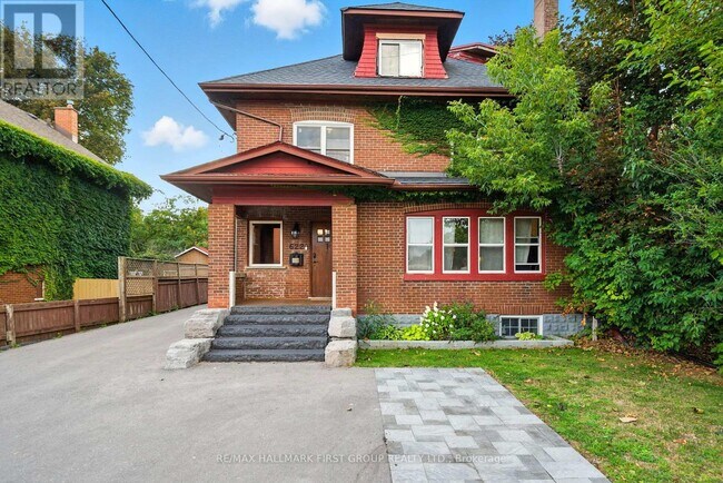 property at 622 Simcoe St N