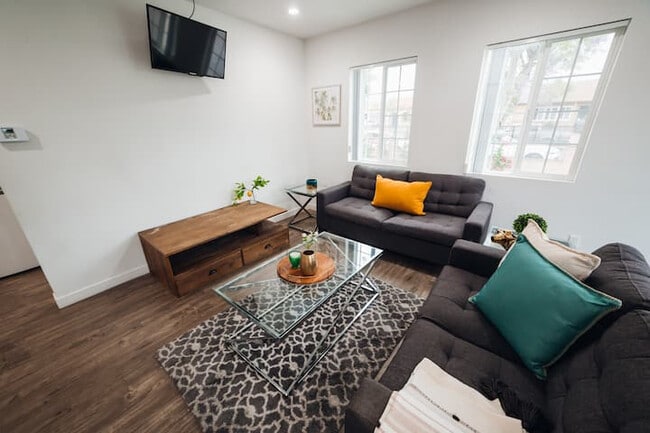 9693 Amboy Ave, Unit 9693 in Los Angeles, CA - Building Photo - Building Photo