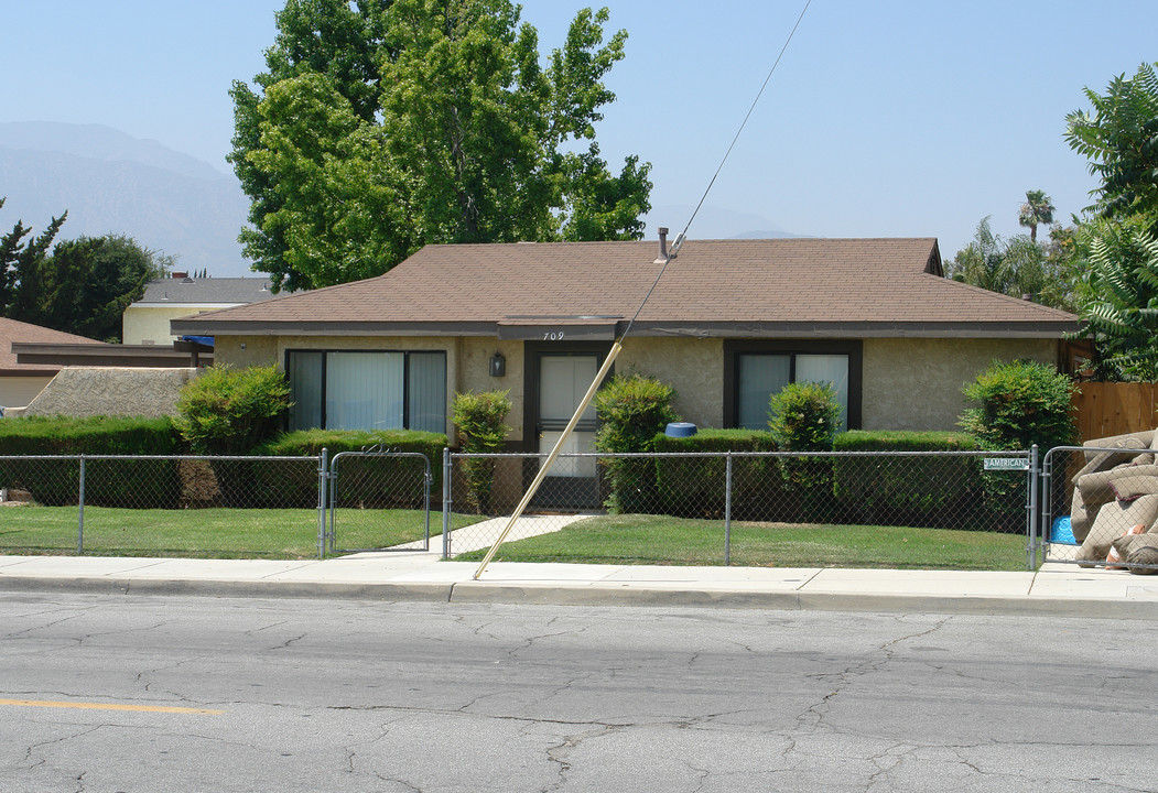 709-715 Santa Clara St in Fillmore, CA - Building Photo