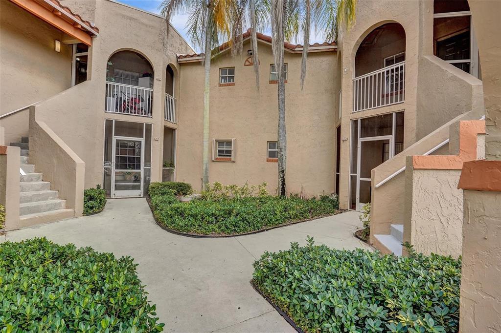 8842 SW 3rd St, Unit 204 in Pembroke Pines, FL - Foto de edificio