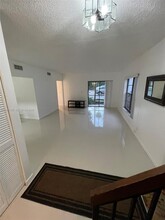 2718 S University Dr in Davie, FL - Foto de edificio - Building Photo