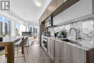 575 Bloor St E in Toronto, ON - Building Photo - Building Photo