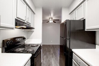 Villa Esperanza in Albuquerque, NM - Building Photo - Building Photo