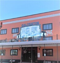 104 Moody Ave in Galveston, TX - Building Photo