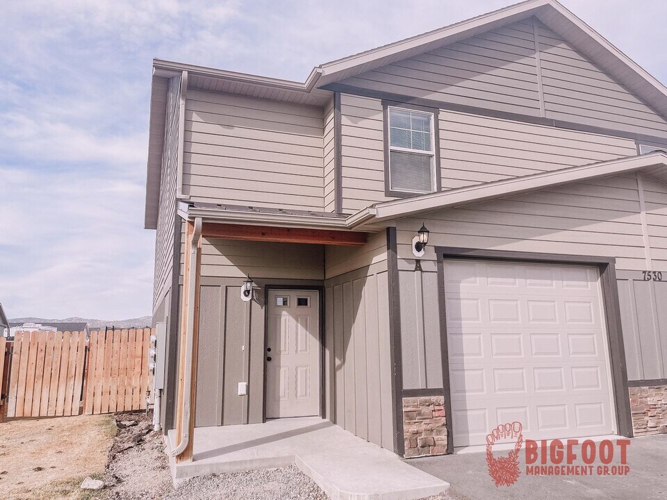 7564 Roughsawn Dr-Unit -D in Helena, MT - Foto de edificio