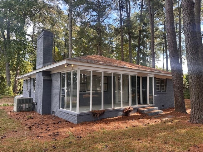 property at 1503 S 1st St