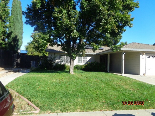 1580 Ingrid Dr in Dixon, CA - Building Photo - Building Photo