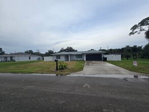 7904 Penny Ln in Fort Pierce, FL - Building Photo - Building Photo