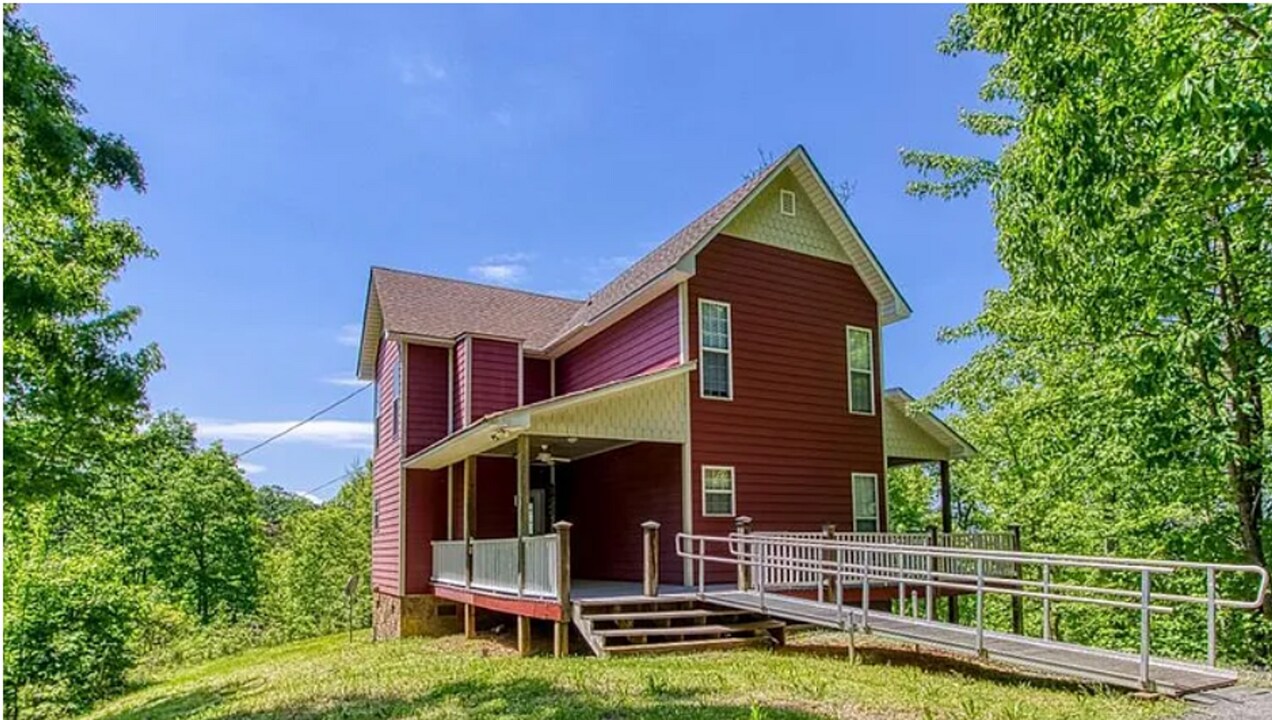 4224 S Boogertown Rd in Sevierville, TN - Building Photo