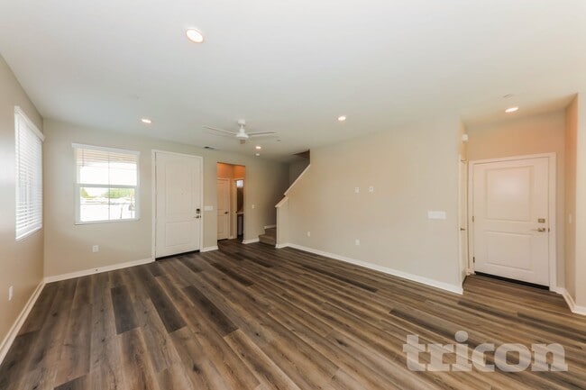 1762 Taylor Ave in Corona, CA - Foto de edificio - Building Photo