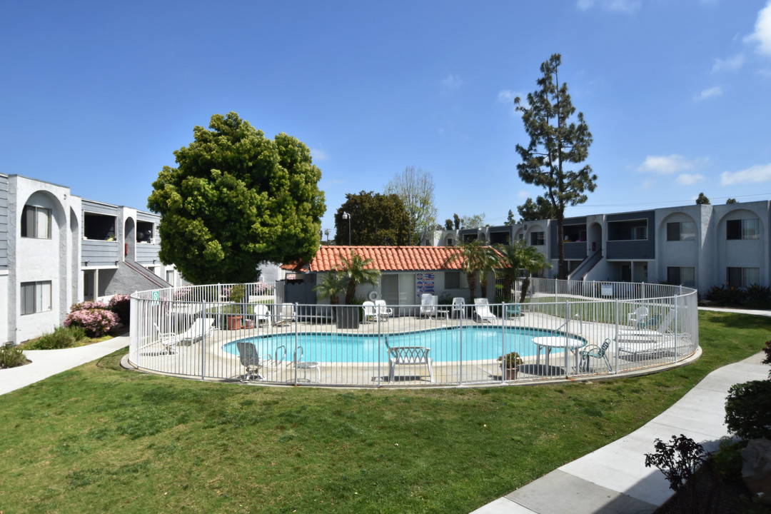 OakLeaf Apartments in Oceanside, CA - Building Photo