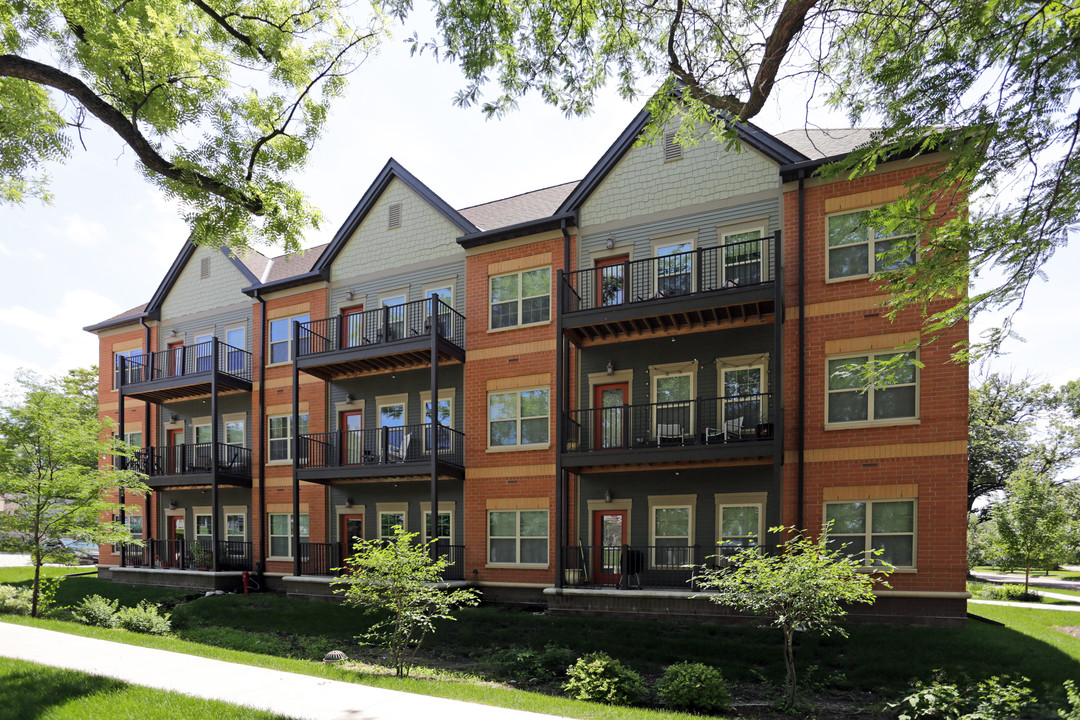 Harris Oak Hill Apartments in Cedar Rapids, IA - Building Photo