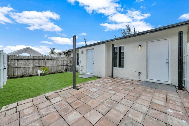 18016 NW 40th Ct in Miami Gardens, FL - Building Photo - Building Photo
